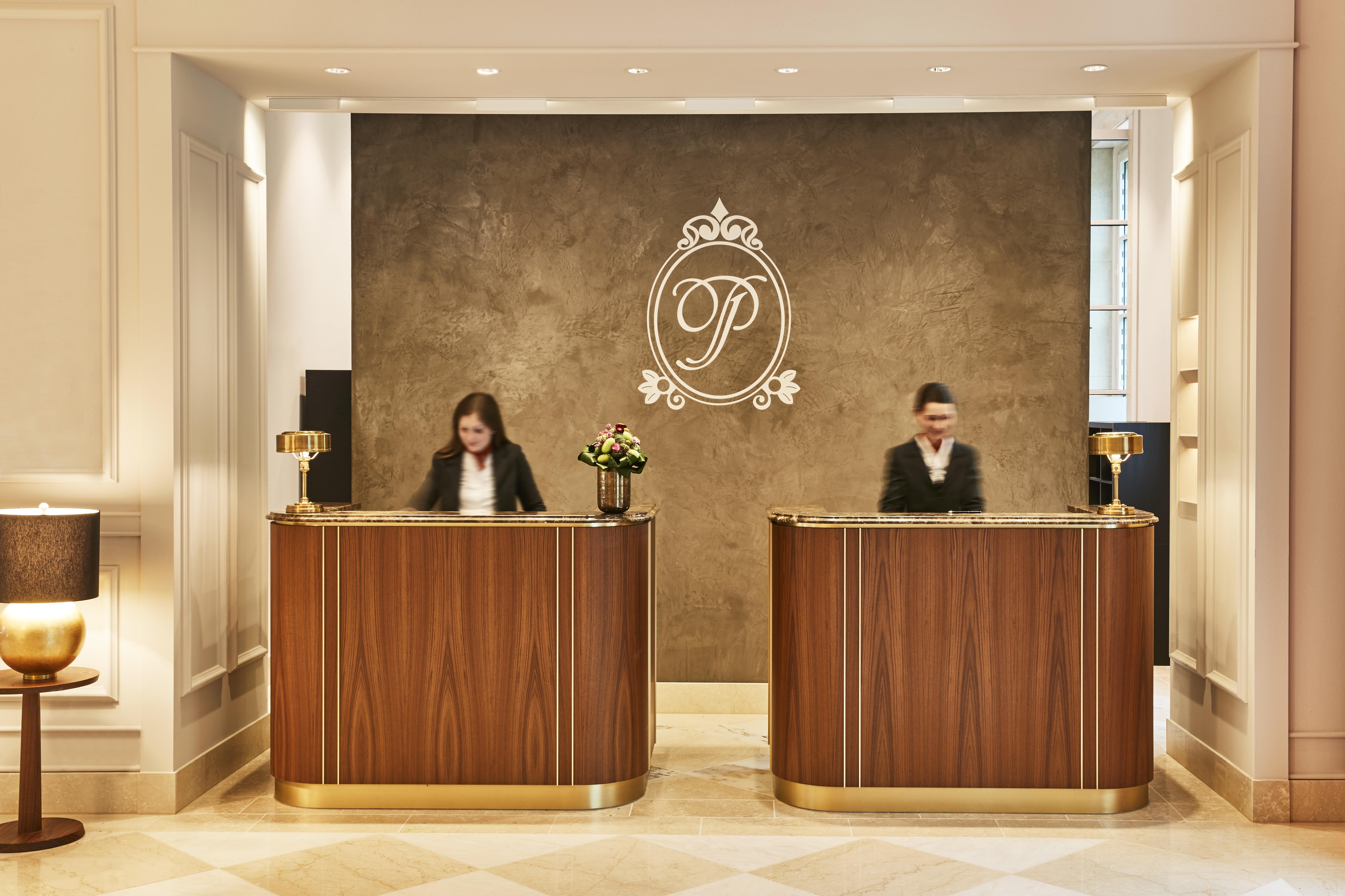 Steigenberger Icon Grandhotel & Spa Petersberg Koenigswinter Exterior photo The hotel's reception