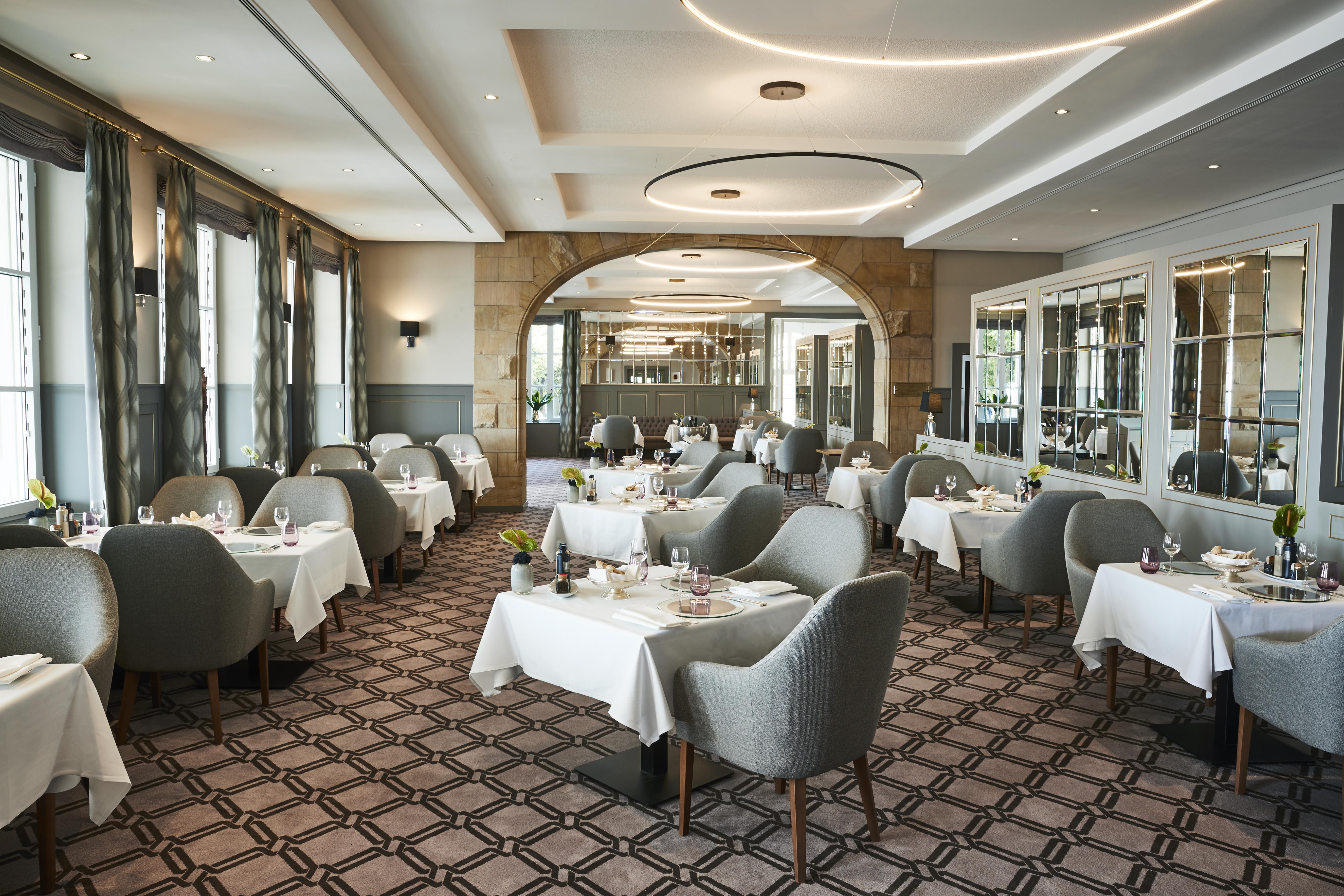 Steigenberger Icon Grandhotel & Spa Petersberg Koenigswinter Exterior photo The restaurant in 2019