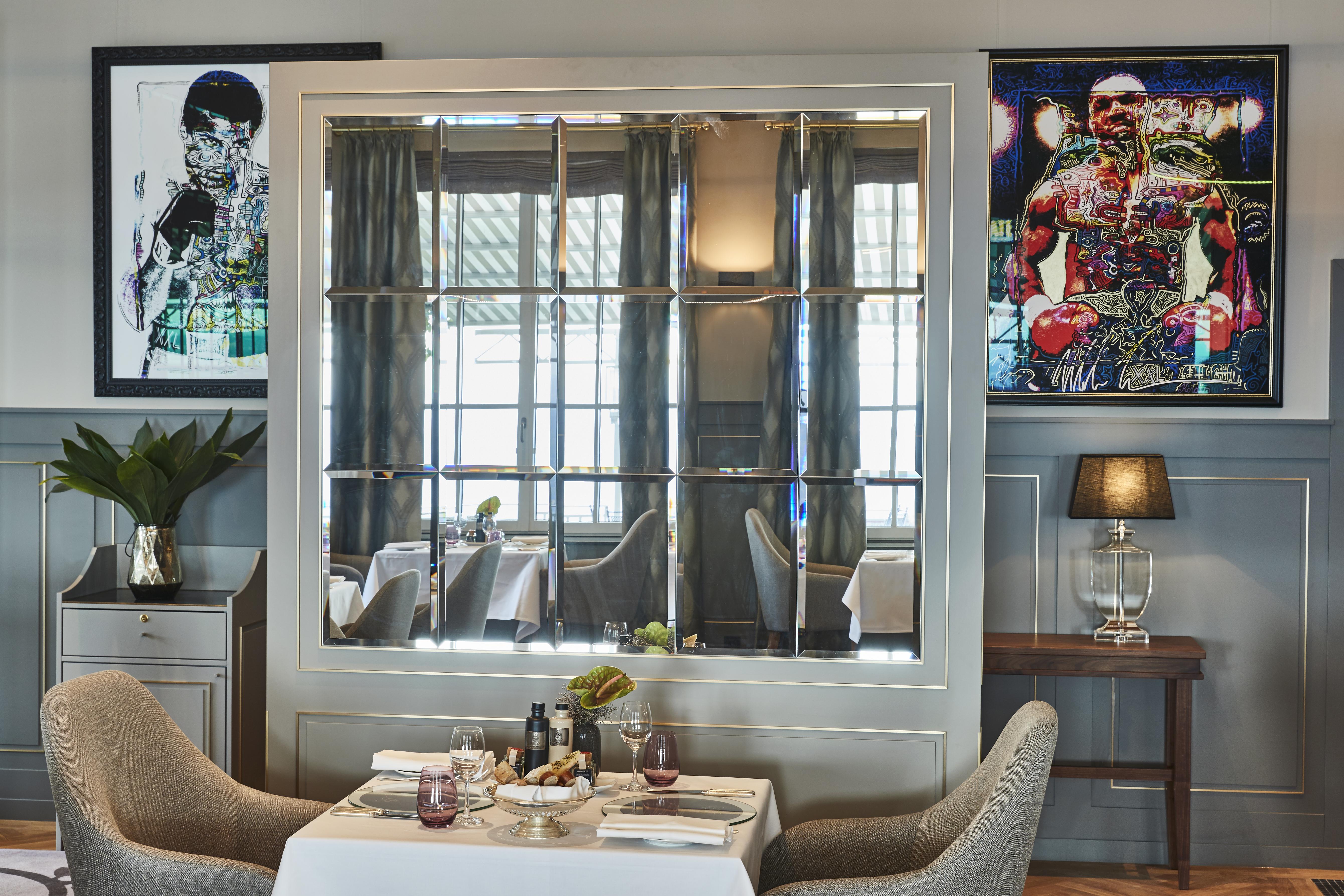 Steigenberger Icon Grandhotel & Spa Petersberg Koenigswinter Exterior photo The restaurant's interior