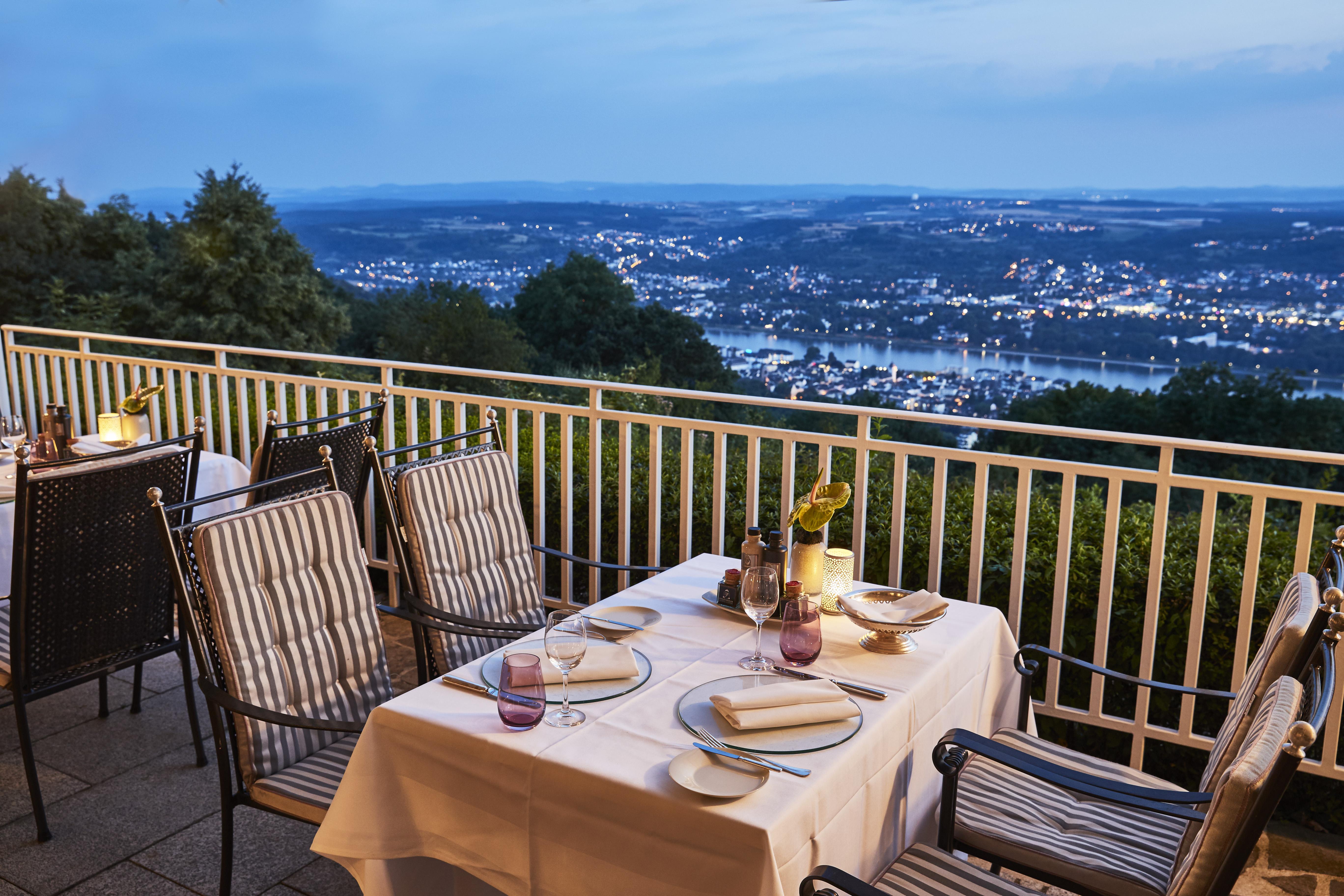 Steigenberger Icon Grandhotel & Spa Petersberg Koenigswinter Exterior photo View from the restaurant