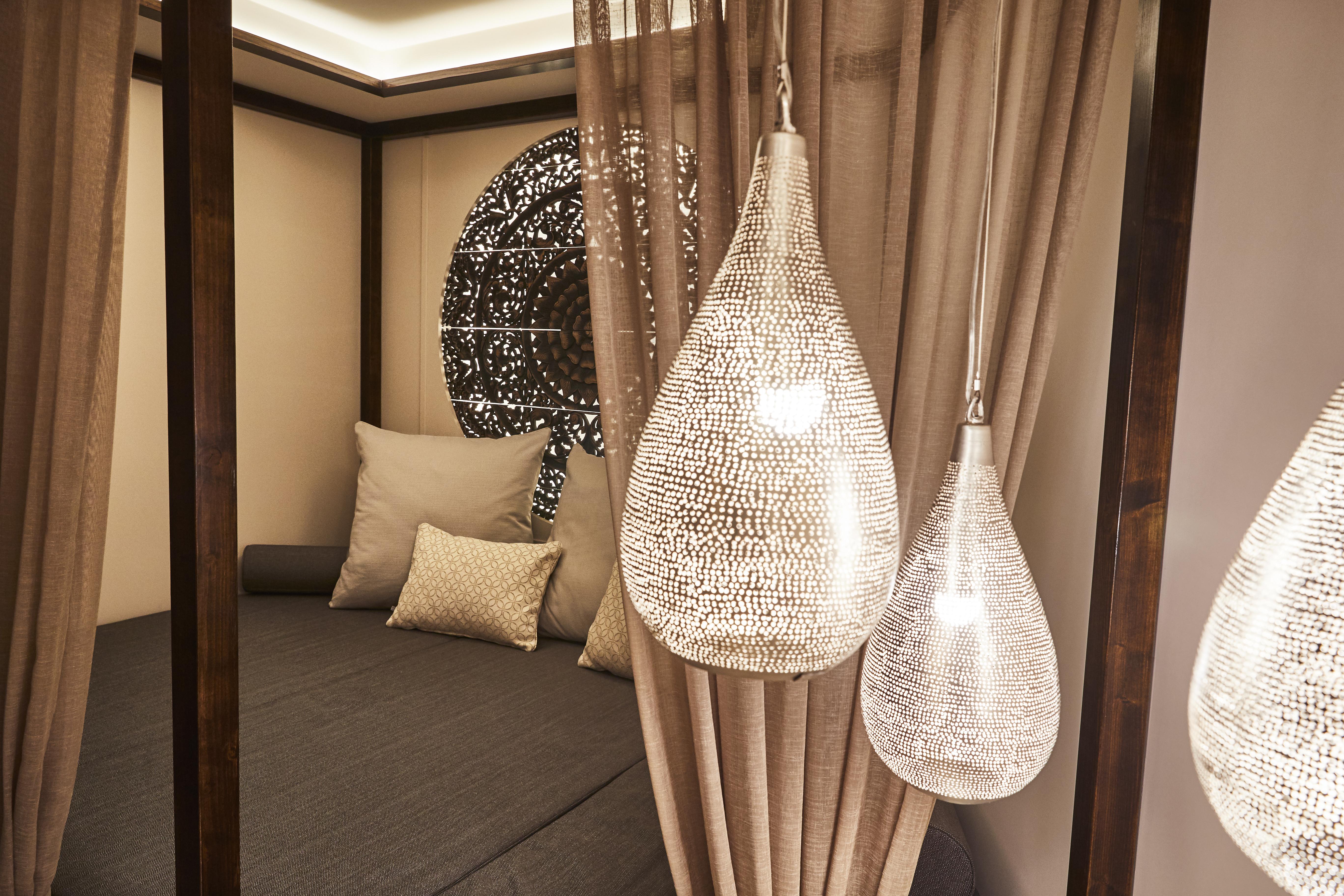 Steigenberger Icon Grandhotel & Spa Petersberg Koenigswinter Exterior photo A room at the spa