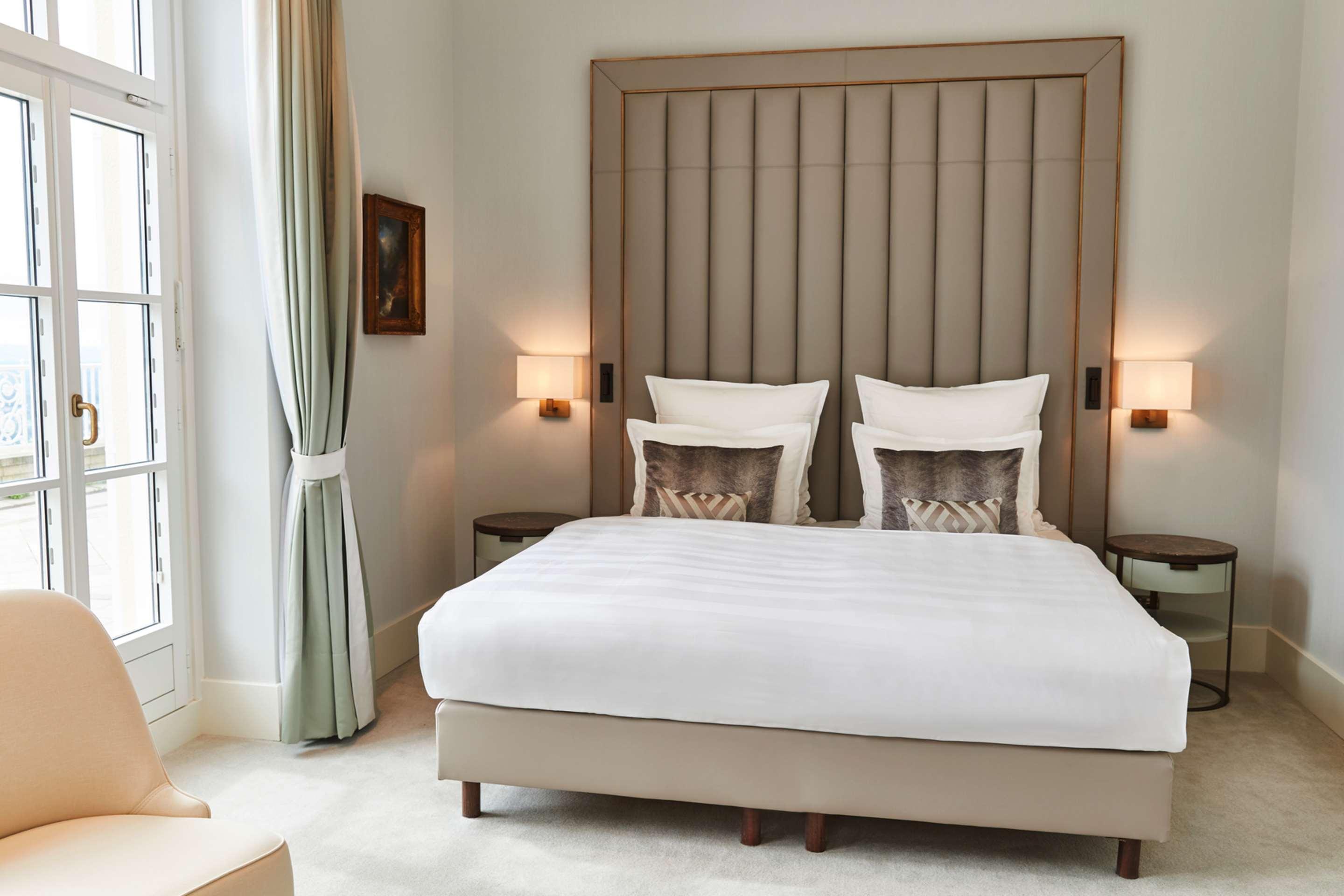 Steigenberger Icon Grandhotel & Spa Petersberg Koenigswinter Exterior photo A bedroom at the hotel