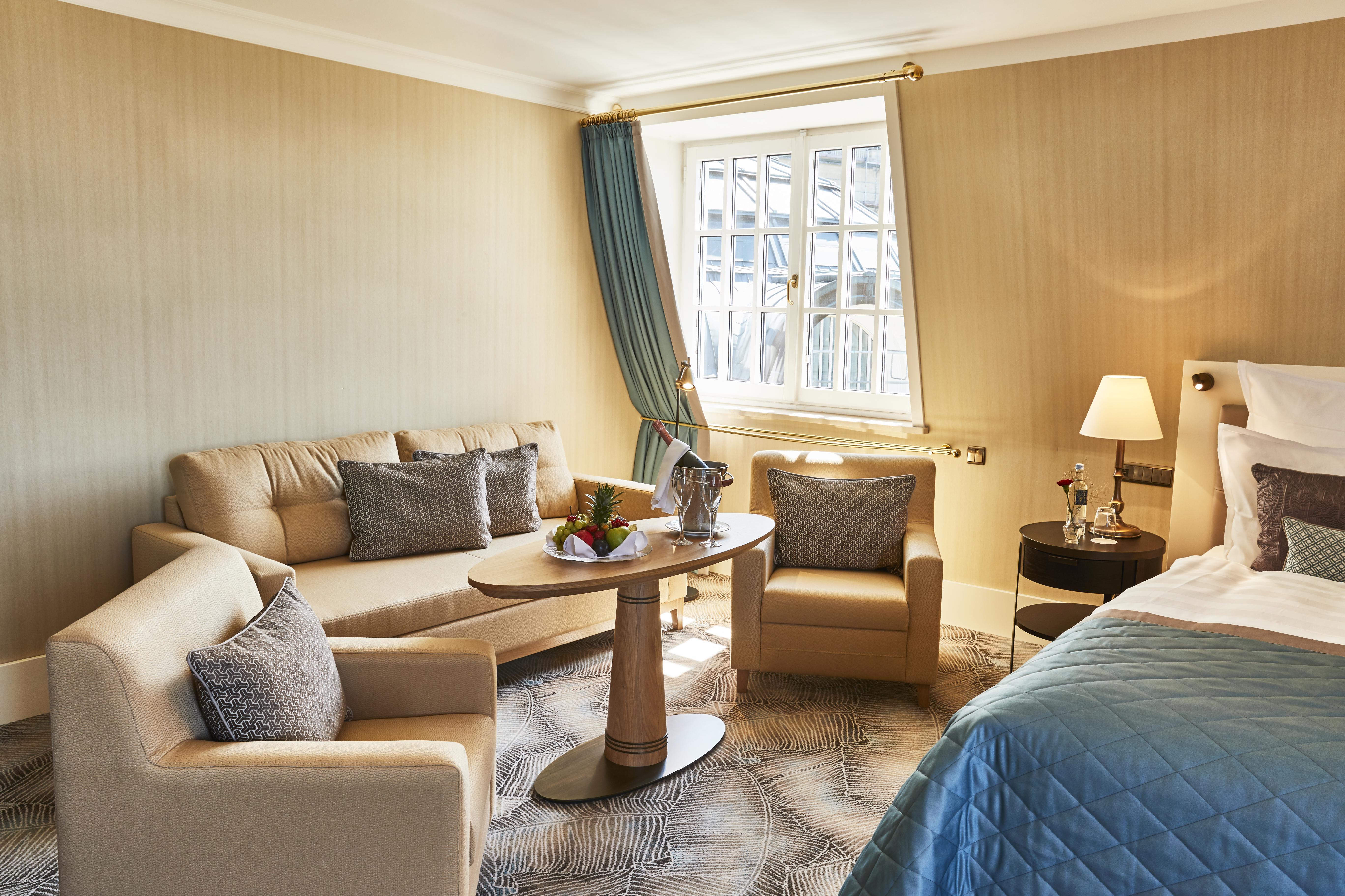 Steigenberger Icon Grandhotel & Spa Petersberg Koenigswinter Exterior photo A suite at the hotel