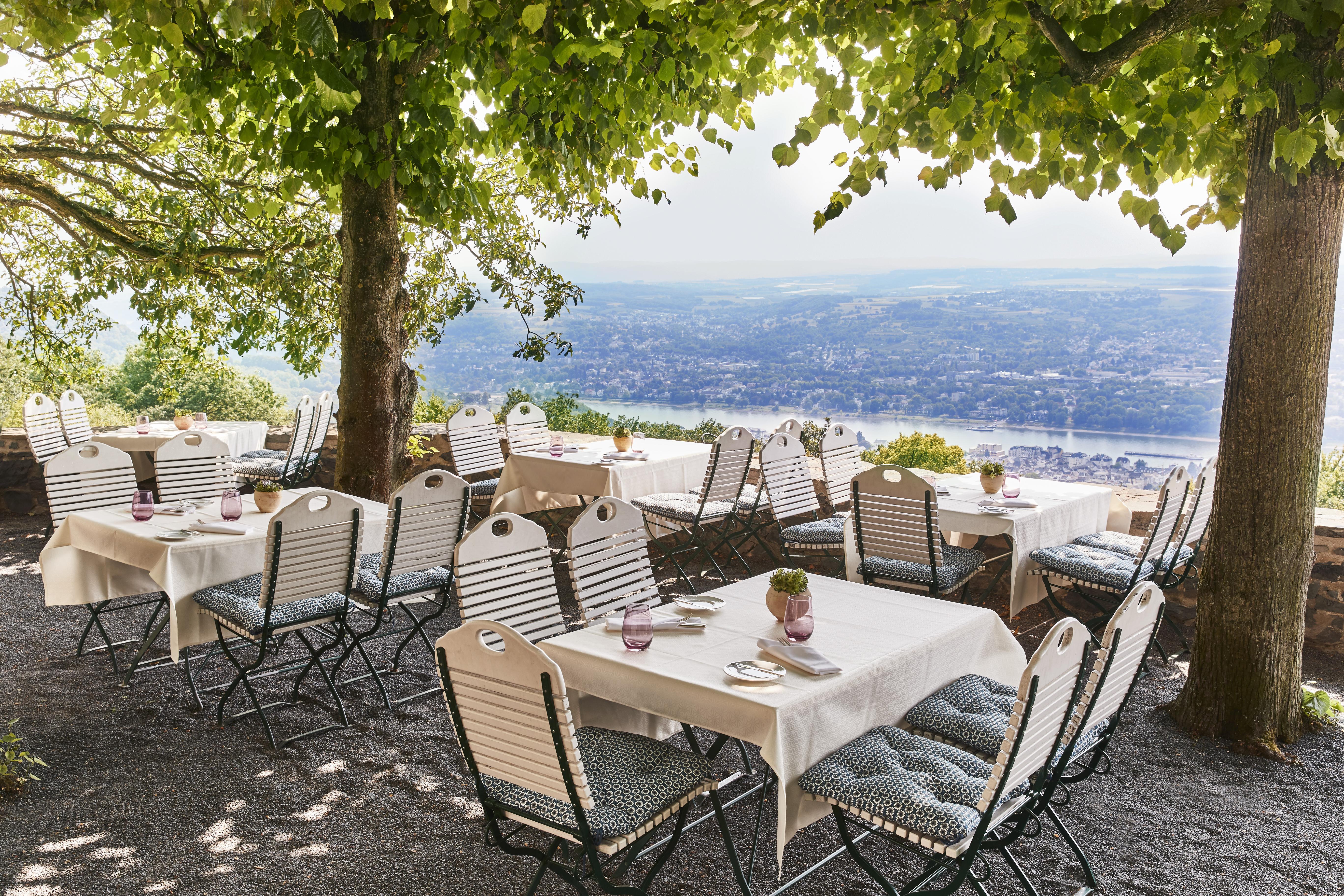 Steigenberger Icon Grandhotel & Spa Petersberg Koenigswinter Exterior photo Restaurant "Belvedere"