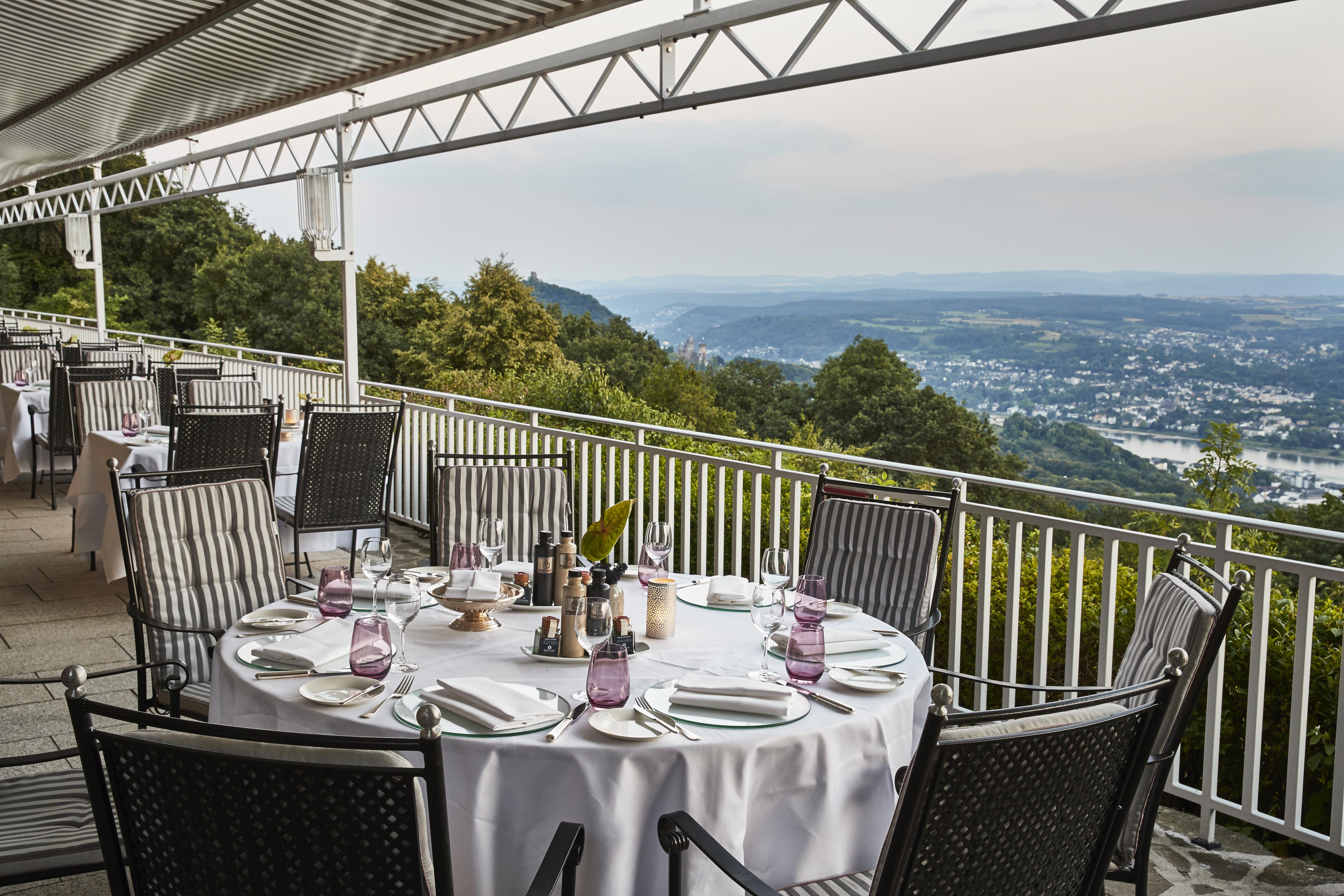 Steigenberger Icon Grandhotel & Spa Petersberg Koenigswinter Exterior photo Restaurant