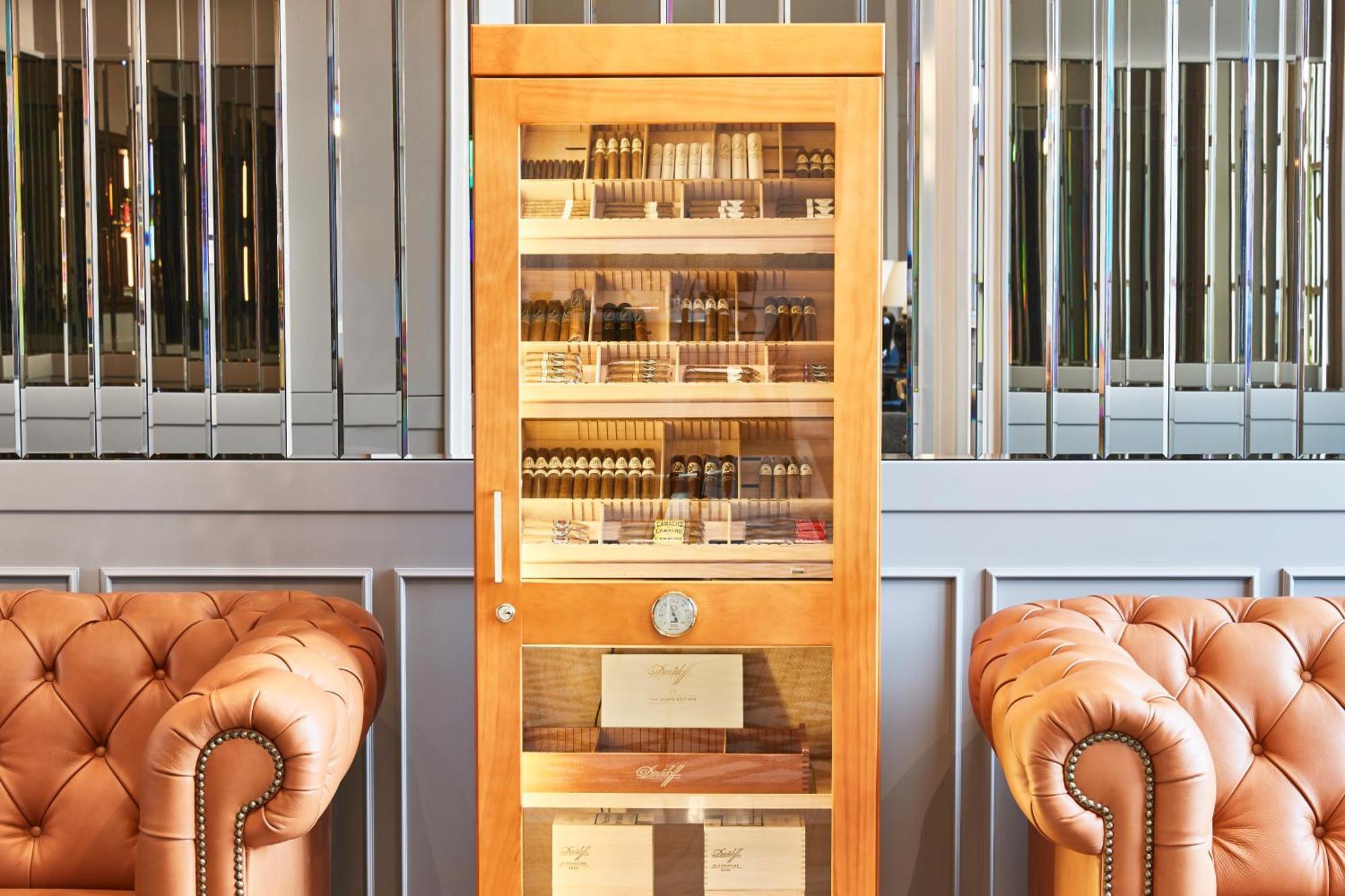 Steigenberger Icon Grandhotel & Spa Petersberg Koenigswinter Exterior photo A cigar humidor